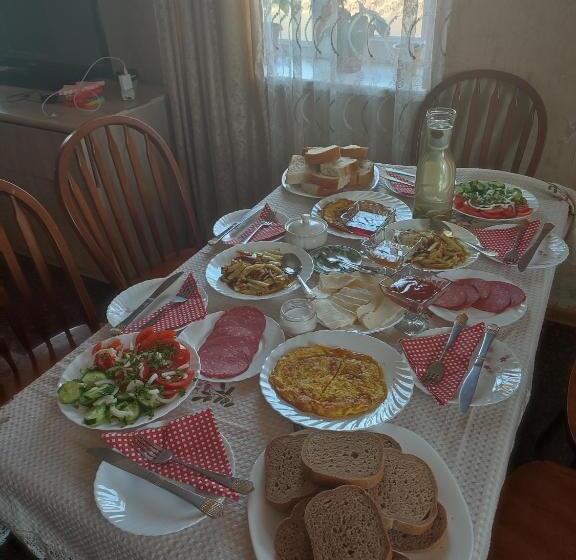 اتاق خانوادگی, Guesthouse Tea