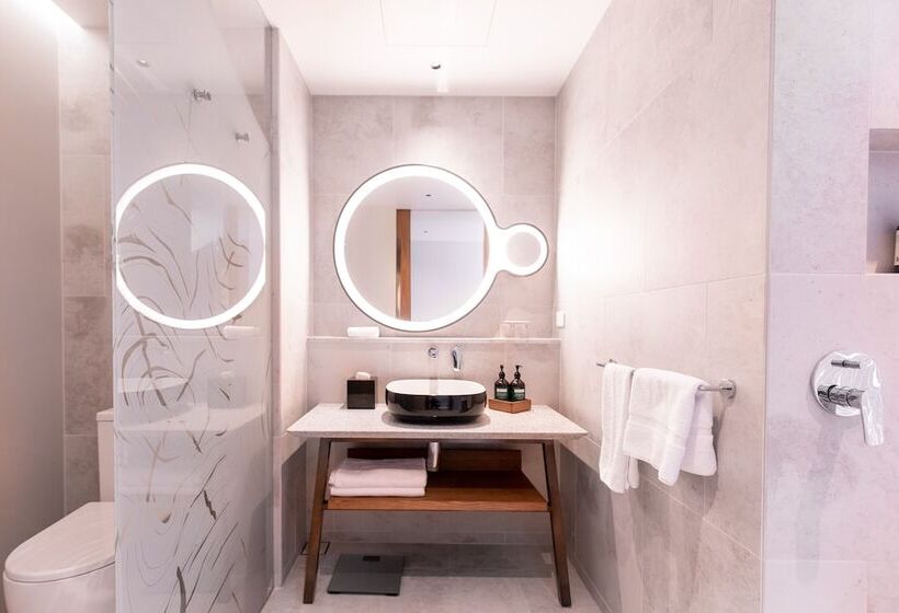 带2个双人床的标准工作室, Crowne Plaza Hobart, An Ihg