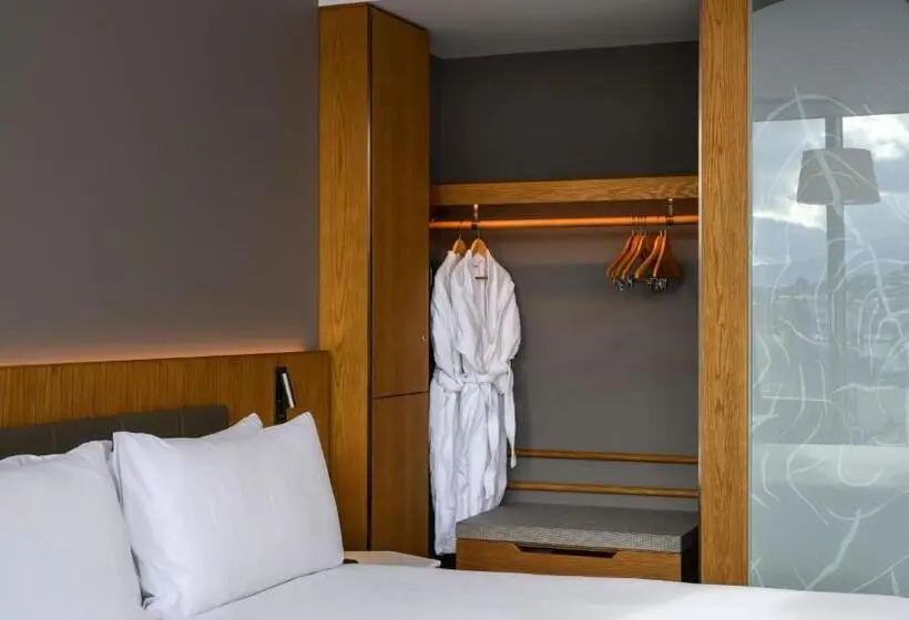 キングサイズベッドのスタンダードルーム, Crowne Plaza Hobart, An Ihg