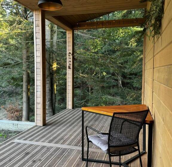 بانگلوی استاندارد, парк готель щастя