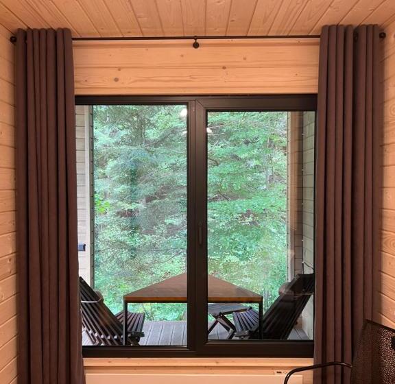 بانگلوی استاندارد, парк готель щастя