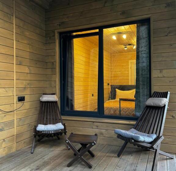 بانگلوی استاندارد, парк готель щастя