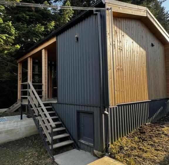 بانگلوی استاندارد, парк готель щастя