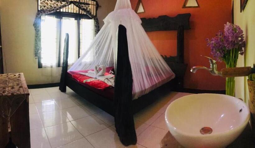 اتاق لوکس با تراس, Sumatra Cheeky Monkeys