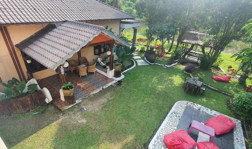 اتاق استاندارد با سرویس بهداشتی مشترک, Sumatra Cheeky Monkeys