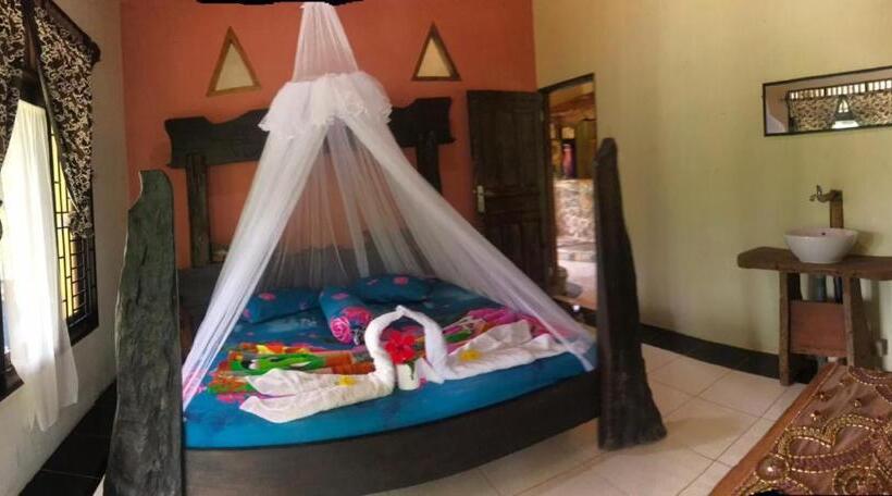 اتاق لوکس با تراس, Sumatra Cheeky Monkeys