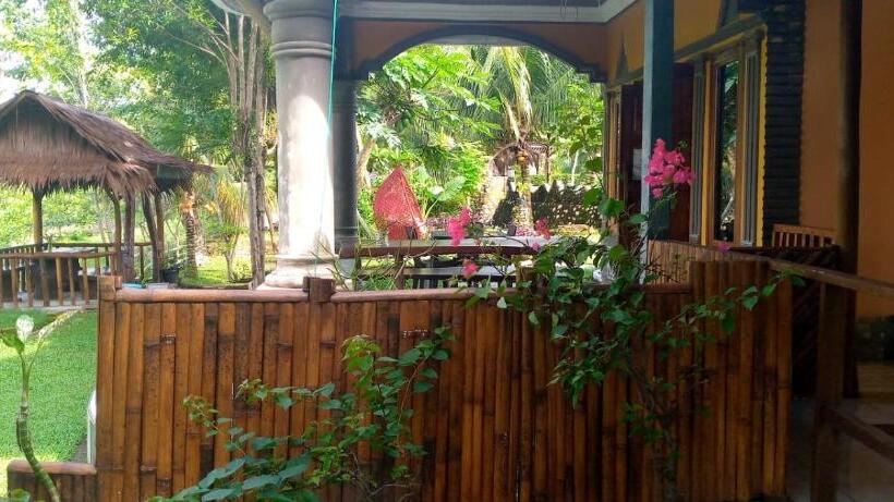 اتاق لوکس با تراس, Sumatra Cheeky Monkeys