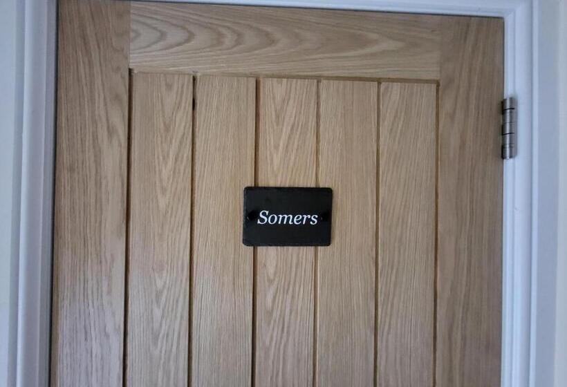 غرفة قياسية مطلّة علي حمام السباحة, St Andrews House B&b