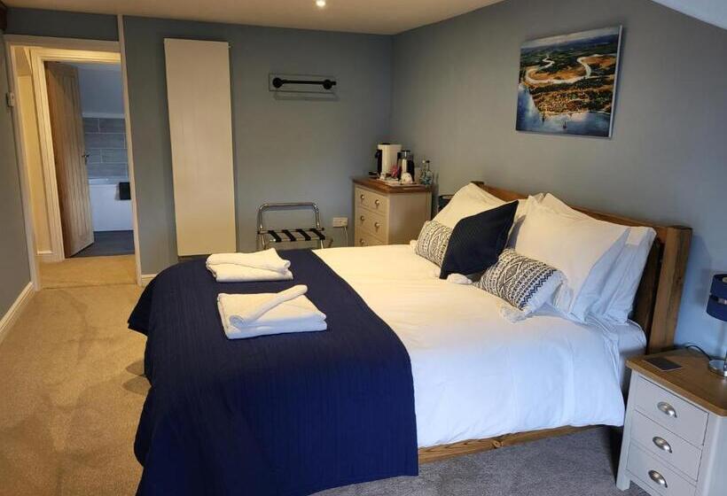 غرفة قياسية مطلّة علي حمام السباحة, St Andrews House B&b