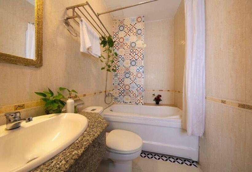 اتاق اجرایی سه نفره, Vilion Boutique Hotel Ben Thanh