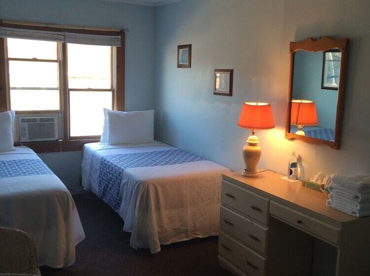 חדר סטנדרט חדר אמבטיה משותף, Clegg S