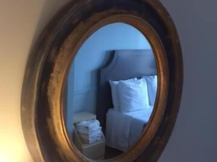 חדר סטנדרט חדר אמבטיה משותף, Clegg S