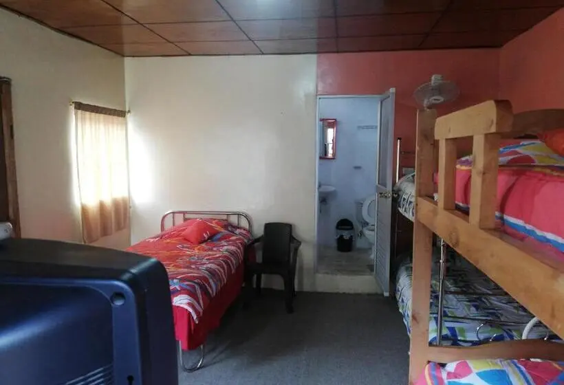 Perhehuone, Montano Camping & Hostel