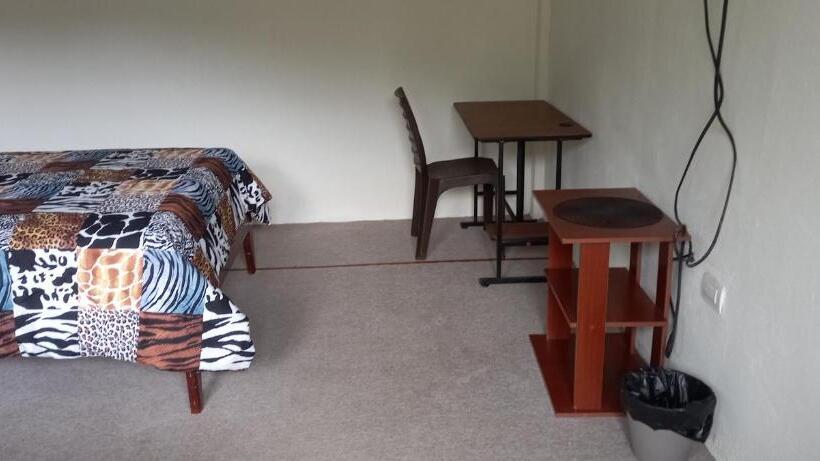 اتاق استاندارد با سرویس بهداشتی مشترک, Montano Camping & Hostel