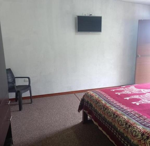 اتاق استاندارد با تخت بزرگ, Montano Camping & Hostel