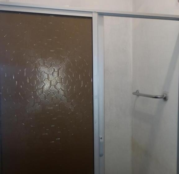 اتاق استاندارد با تخت بزرگ, Montano Camping & Hostel