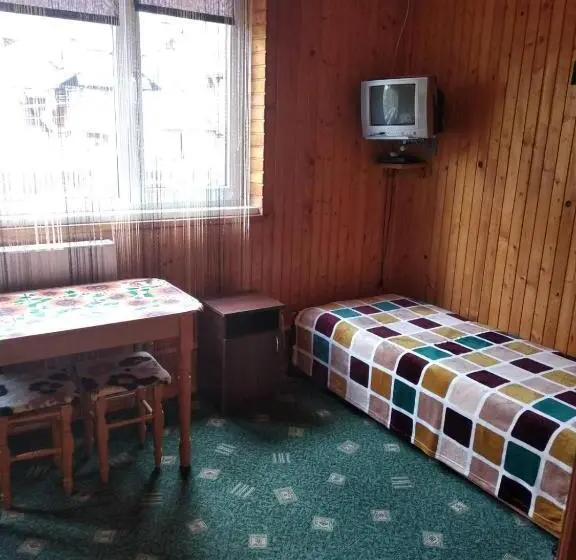 スタンダードルーム, Sadyba три серця чан баня яремче