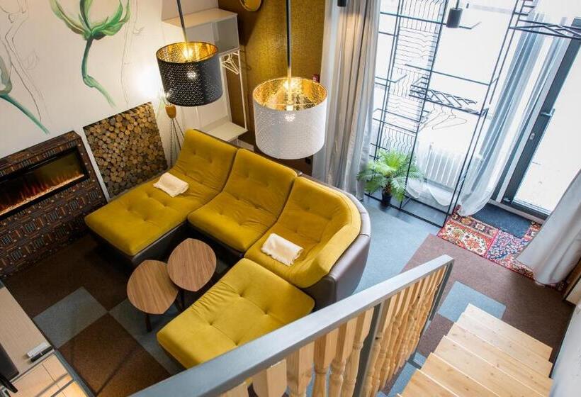 سوییت دوبلکس, Inn Ozz