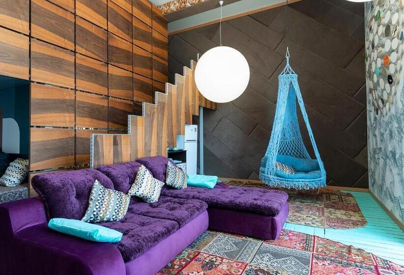 سوییت اجرایی, Inn Ozz