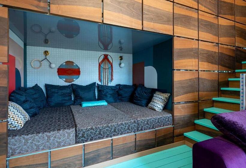 سوییت اجرایی, Inn Ozz