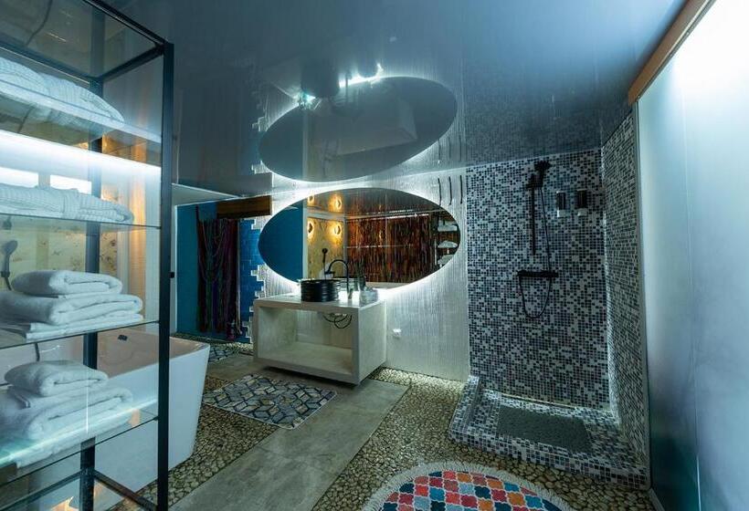 سوییت اجرایی, Inn Ozz