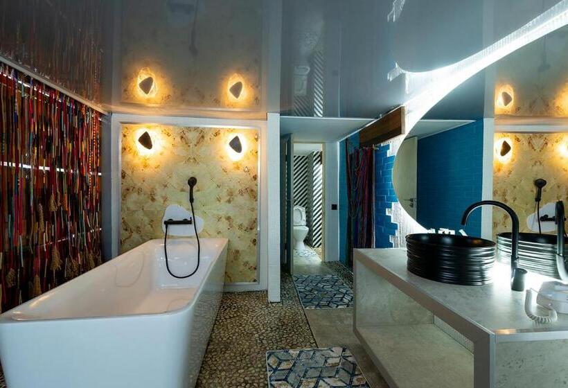 سوییت اجرایی, Inn Ozz