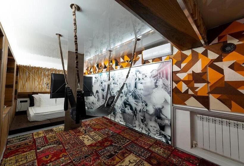سوییت اجرایی, Inn Ozz