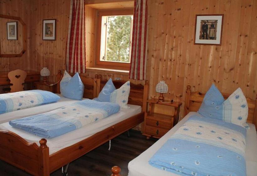 Habitació Triple Estàndard, Pederü