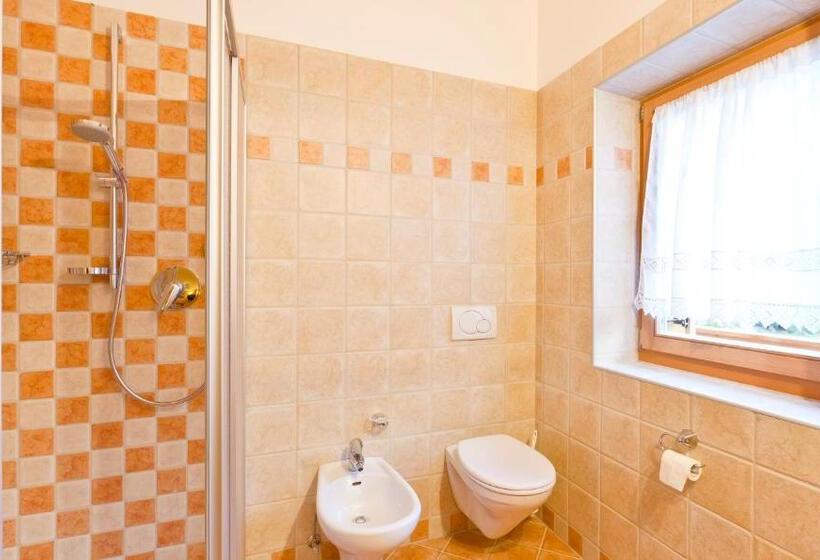 Habitació Triple Estàndard, Pederü