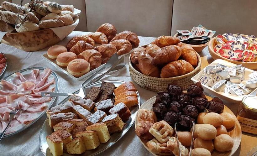 דירת שני חדרים, Apartments Riega