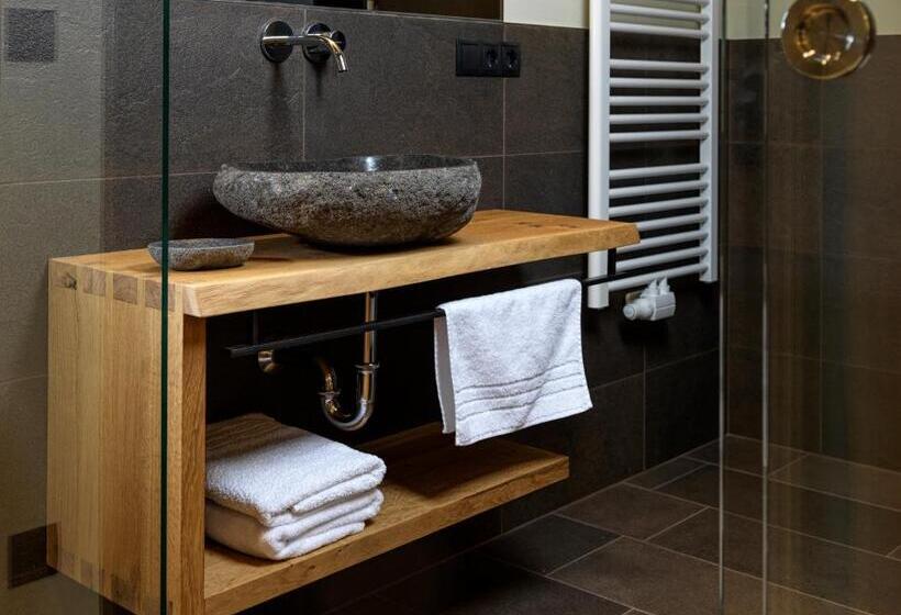 דירת שני חדרים, Apartments Riega