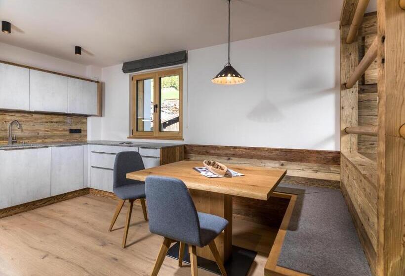 דירת שני חדרים, Apartments Riega