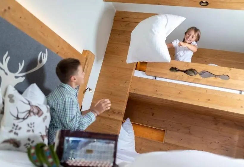 Standard Neljän Hengen Huone Parveke, Apartments Riega