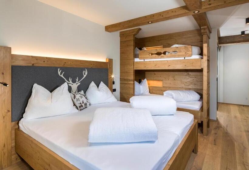 חדר לארבעה סטנדרטי עם מרפסת, Apartments Riega