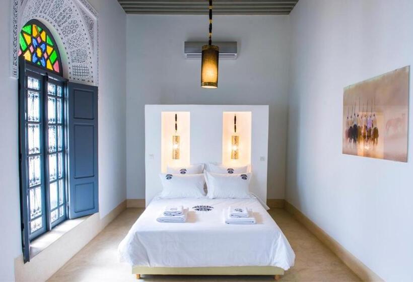 발코니가 있는 스위트, Riad Yamcha