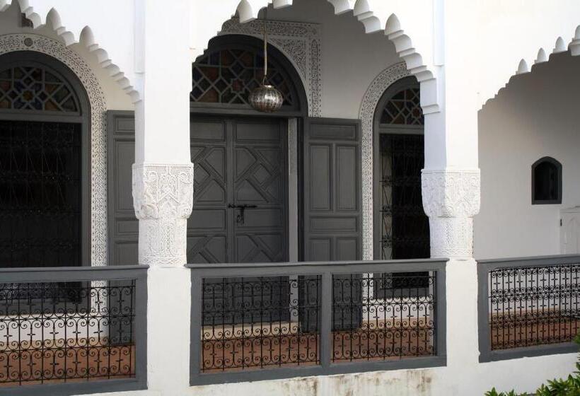 발코니가 있는 스위트, Riad Yamcha