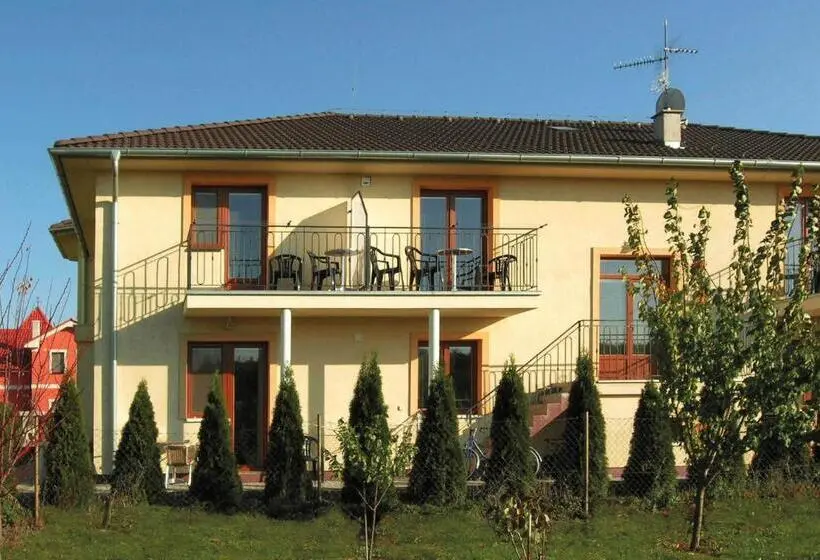 バルコニー付２ベッドルームアパートメント, Apartmány Family Veľký Meder