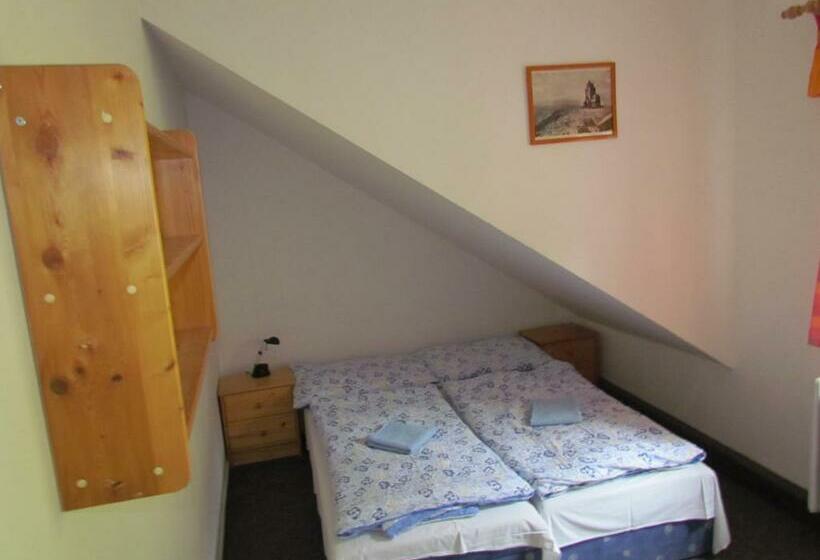 Standard Kolmen Hengen Huone, Chata Betyna