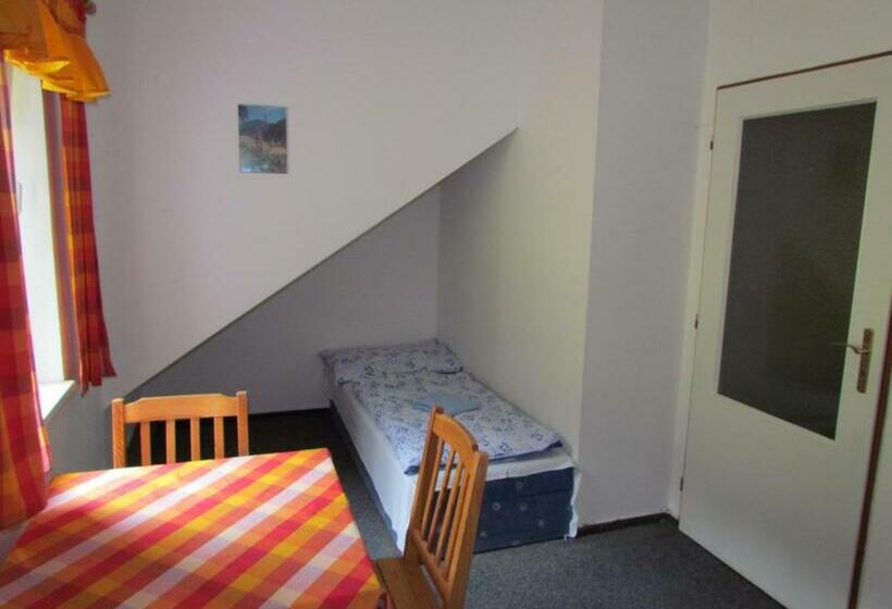 Standard Kolmen Hengen Huone, Chata Betyna