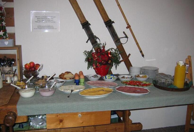 غرفة قياسية ثلاثية, Horský Dům