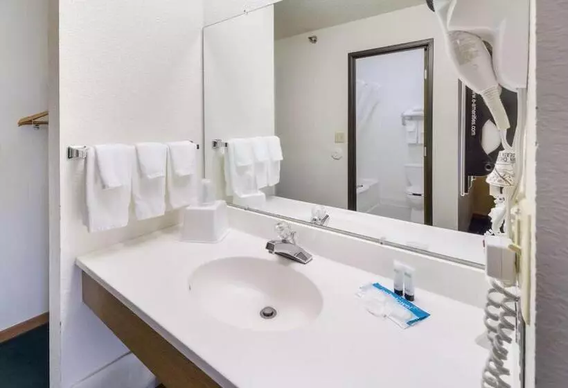 Deluxe Suite King Bed, Alliance Hotel And Suites