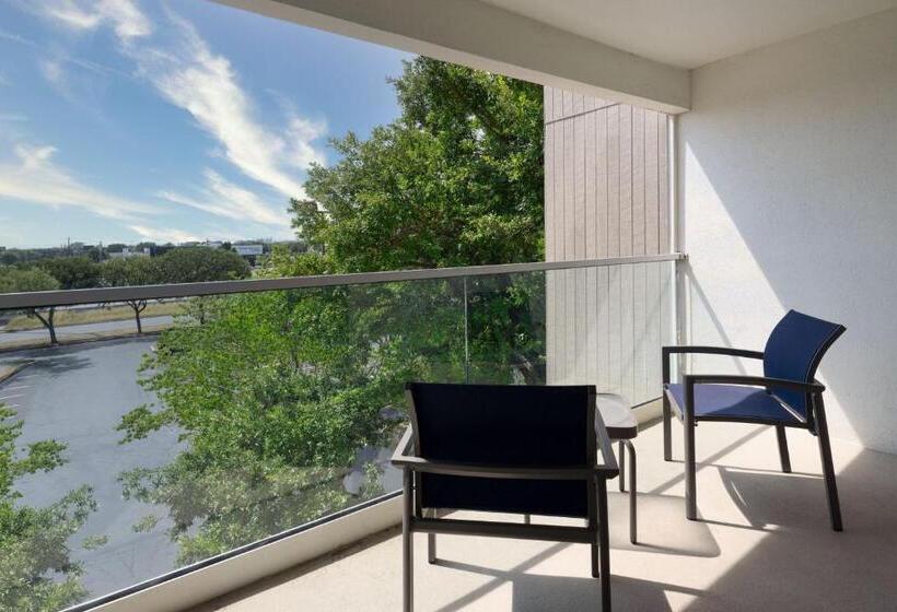 Люкс с Балконом, Courtyard Austin South