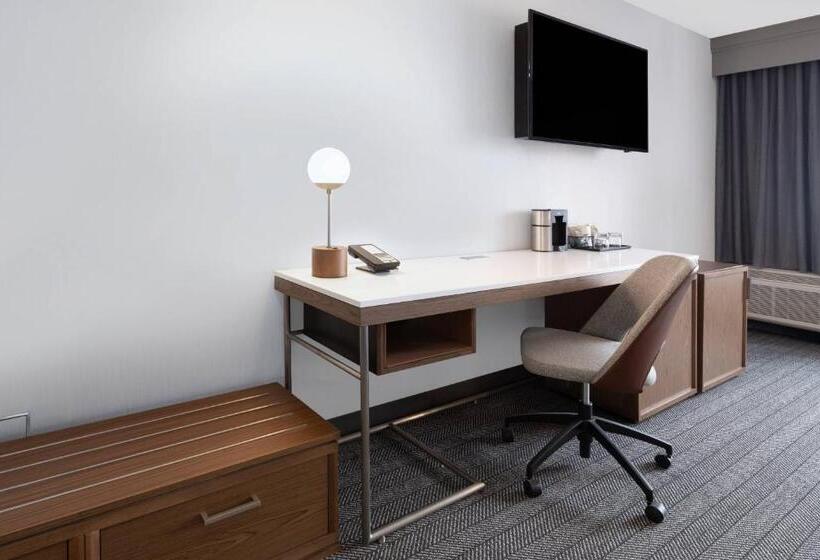 Люкс с Балконом, Courtyard Austin South