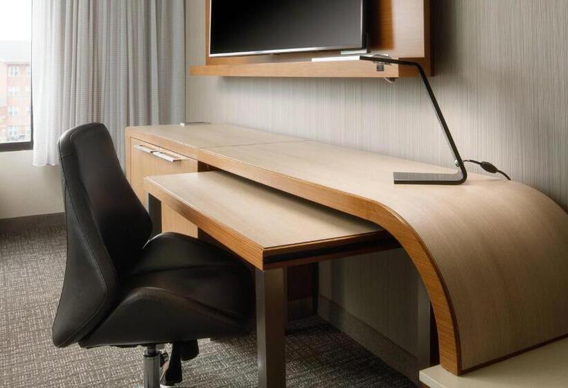 חדר דחוקס עם מיטת קינג, Courtyard Indianapolis At The Capitol