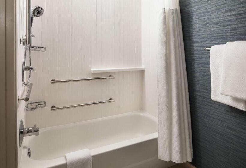 חדר סטנדרט מותאם לאדם עם מוגבלויות, Courtyard Indianapolis At The Capitol