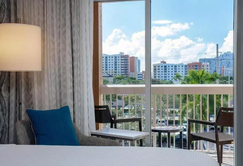 キングサイズベッドのスタンダードルーム, Courtyard By Marriott Miami Aventura Mall