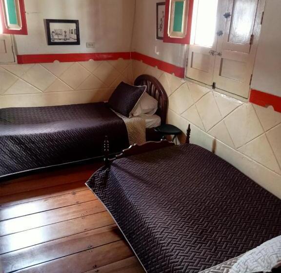 Perhehuone, Hostal Restaurante La Gata Carola