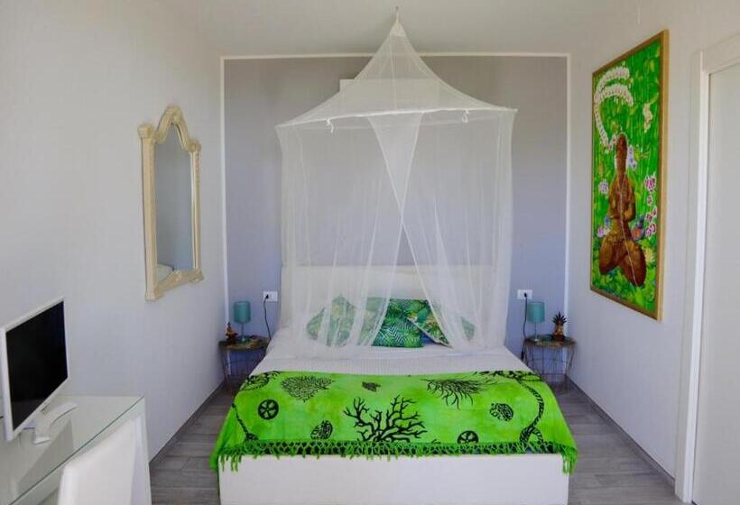 سوییت جونیور با چشم‌انداز دریا, Villa Tropical