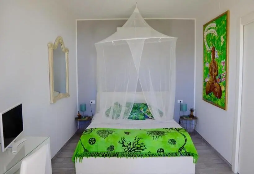Juniorsviitti Merinäkymä, Villa Tropical