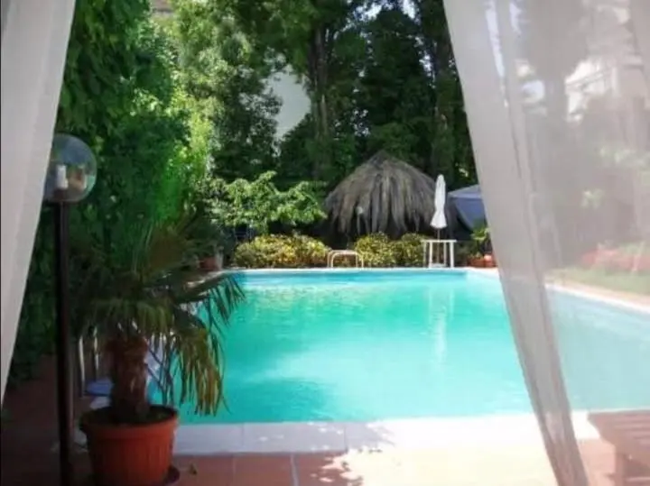 Juniorsviitti Allasnäkymä, Villa Tropical